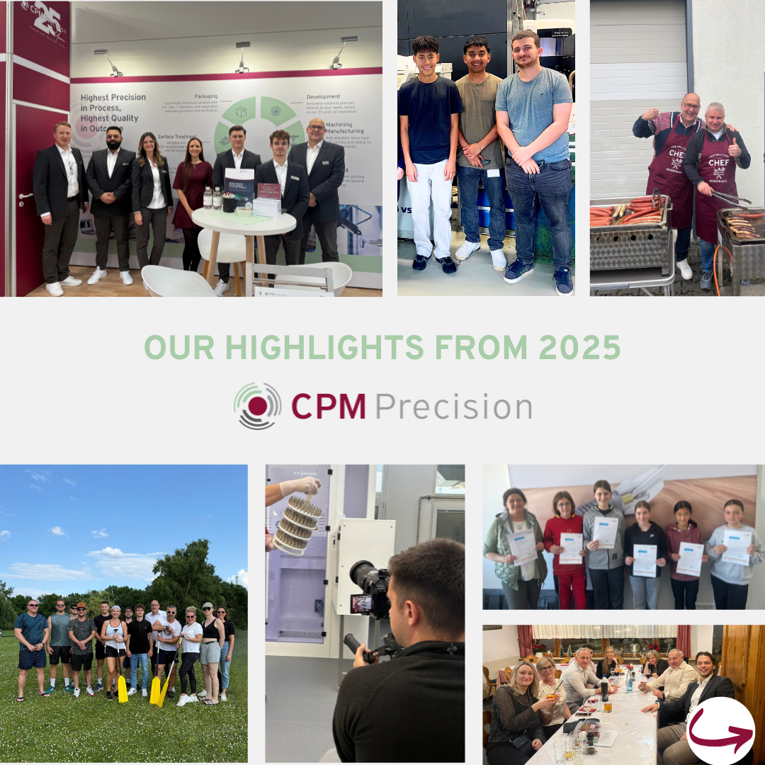 Das Bild zeigt eine Collage mit verschiedenen Highlights aus dem Jahr 2025 bei CPM Precision (von links oben nach rechts unten): Gruppenbild unseres COMPAMED-Standpersonals, ein Gruppenbild der neuen Azubis, ein Bild zweier Kollegen am Grill bei unserem Mitarbeitergrillen, ein Gruppenbild vom Training für das Drachenbootrennen, ein Foto vom Videodreh unseres Unternehmensfilms, ein Gruppenbild unserer Girls' Day Teilnehmerinnen, einen Einblick von unserer Weihnachtsfeier.